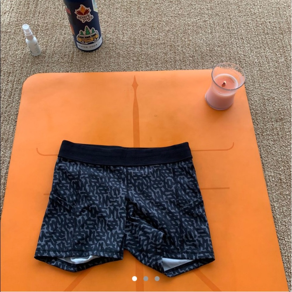 Lululemon bike shorts 2.5 inseam